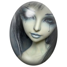 Cabochon en Verre Illustré Poupée Gothique aux Larmes Noires 13x18, 18x25 ou 30x40mm pour la création de bijoux fantaisie - DIY