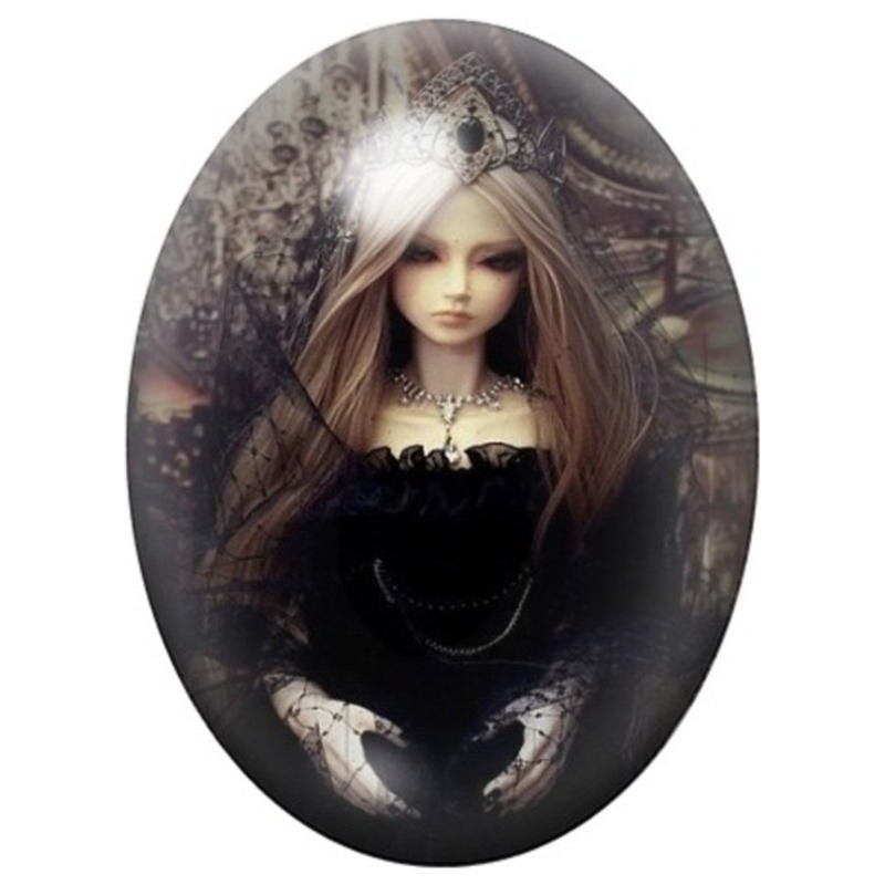Cabochon en Verre Illustré Poupée Gothique en Robe Noire 13x18, 18x25 ou 30x40mm