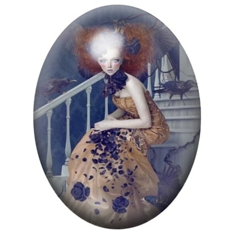 Cabochon en Verre Illustré Femme Gothique sur l’Escalier 13x18, 18x25 ou 30x40mm
