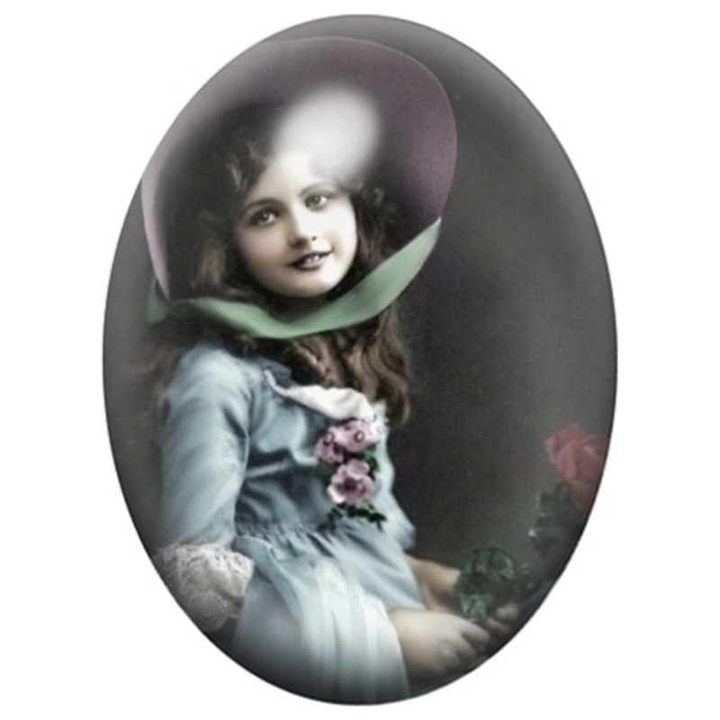 Cabochon en Verre Illustré Petite Fille au Grand Col Vert 13x18, 18x25 ou 30x40mm