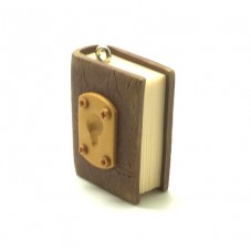 Breloque Livre Serrure Alice au Pays des Merveilles en Fimo 26x20mm