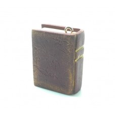 Breloque Livre Serrure Alice au Pays des Merveilles en Fimo 26x20mm