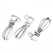 4 Breloques Fouet Ustensile de Cuisine Argenté 20x9mm
