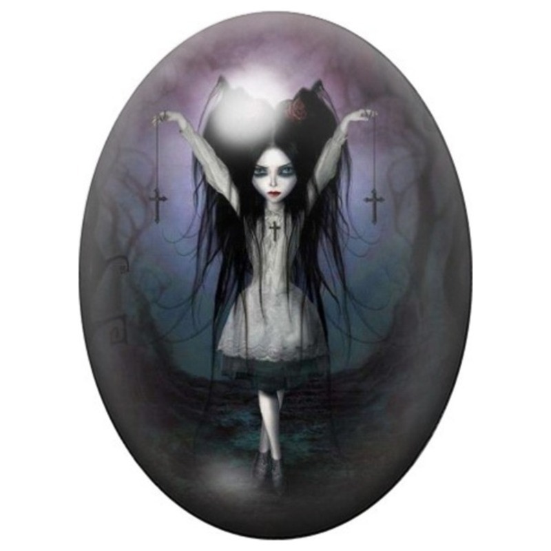 Cabochon en Verre Illustré Fille Gothique au Cimetière 13x18, 18x25 ou 30x40mm