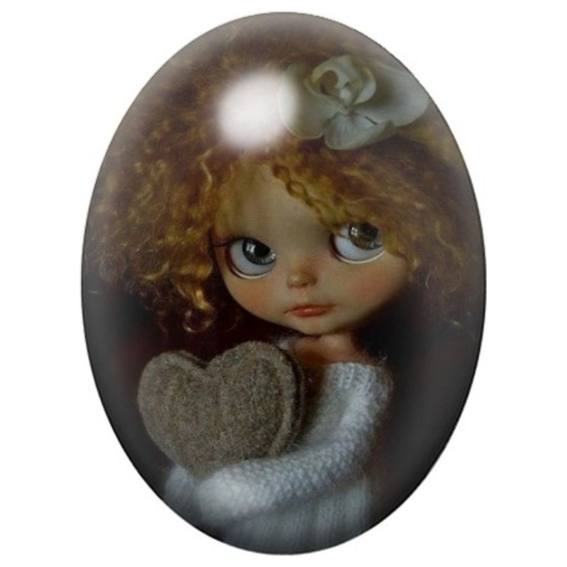 Cabochon en Verre Illustré Poupée Bouclée au Cœur Gris 13x18, 18x25 ou 30x40mm