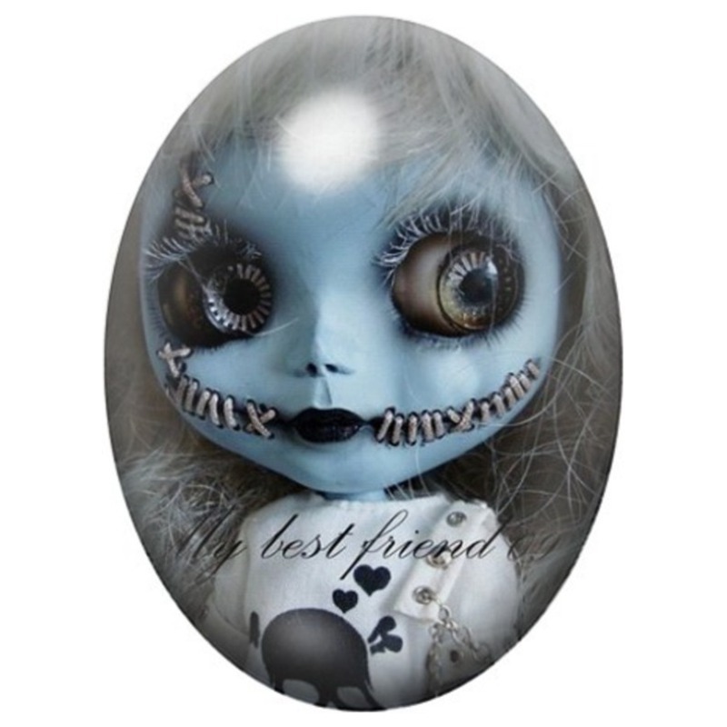 Cabochon en Verre Illustré Poupée Sally au Sourire Cousu 13x18, 18x25 ou 30x40mm