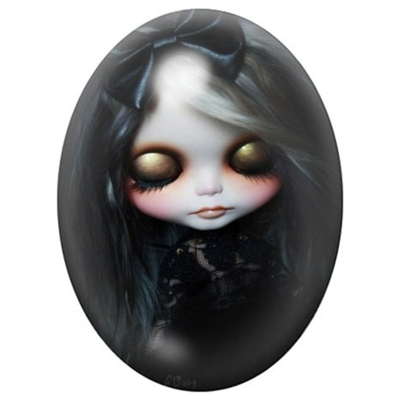 Cabochon en Verre Illustré Poupée Gothique aux Yeux Ambrés 13x18, 18x25 ou 30x40mm