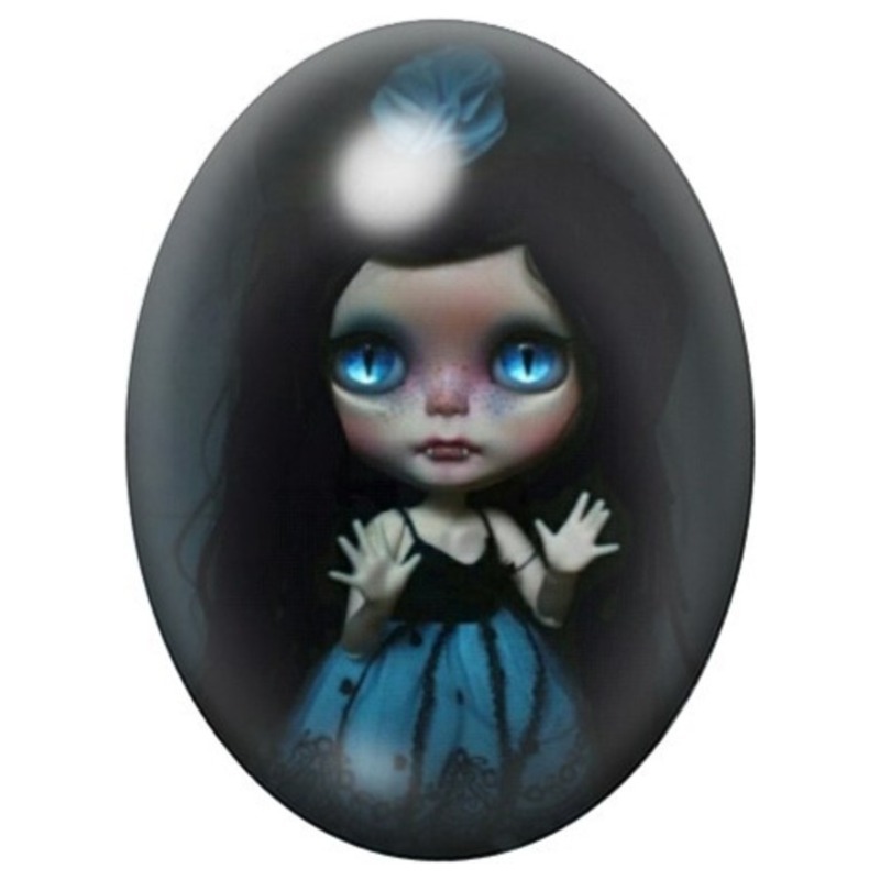 Cabochon en Verre Illustré Poupée Gothique en Robe Bleue 13x18, 18x25 ou 30x40mm