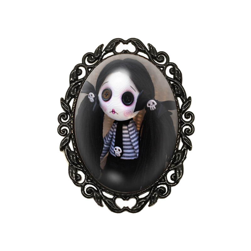 Broche Noire avec Cabochon en Verre Poupée Gothique