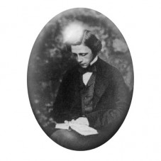 Cabochon en Verre Illustré Lewis Carroll Écrivant à son Bureau 13x18, 18x25 ou 30x40mm pour la création de bijoux fantaisie - DI