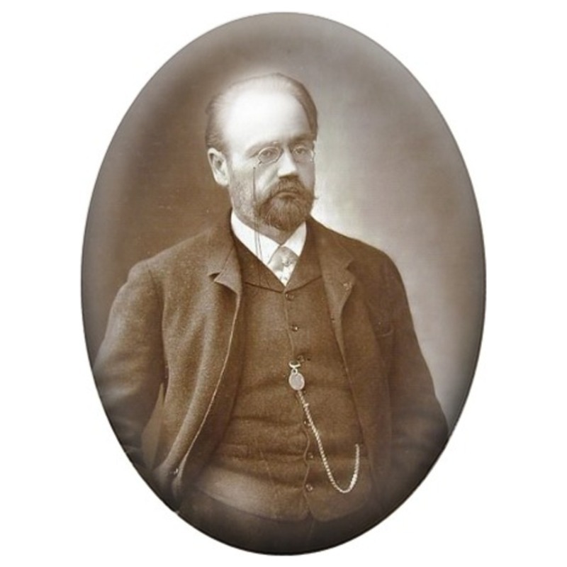 Cabochon en Verre Illustré Émile Zola Assis en Portrait Sépia 13x18, 18x25 ou 30x40mm