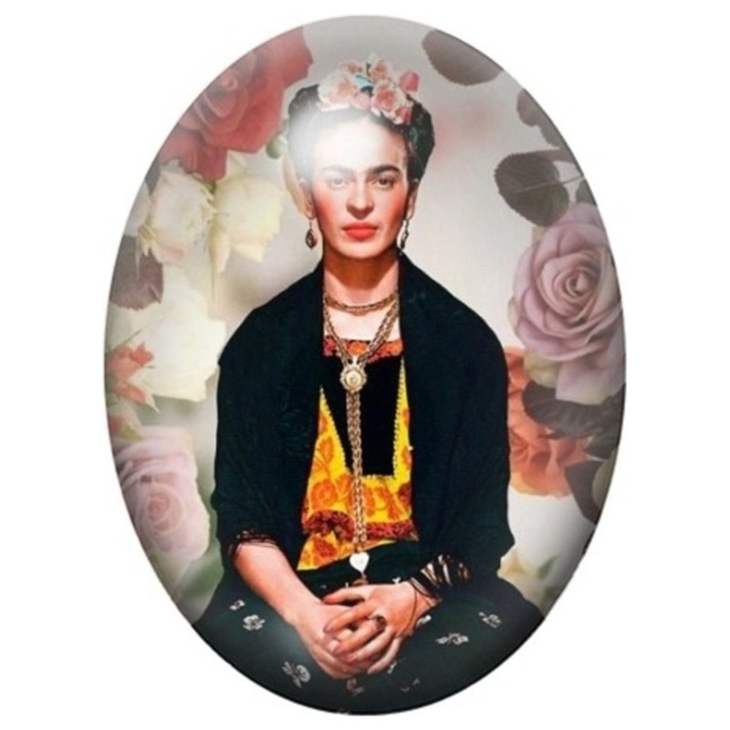 Cabochon en Verre Illustré Frida Kahlo Assise parmi les Roses 13x18, 18x25 ou 30x40mm