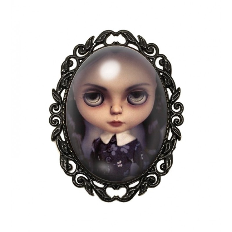 Broche Noire avec Cabochon en Verre Mercredi Gothique