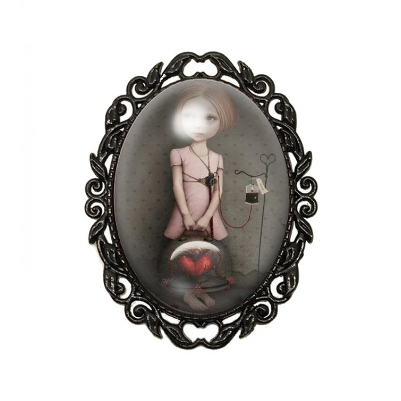Broche Noire avec Cabochon en Verre Petite Fille Coeur Gothique