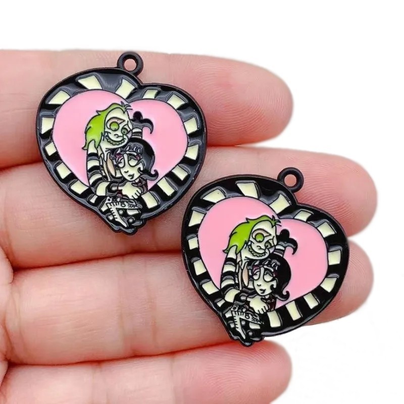 Breloque Beetlejuice en Émail Métal Noir Gothique 30x27mm