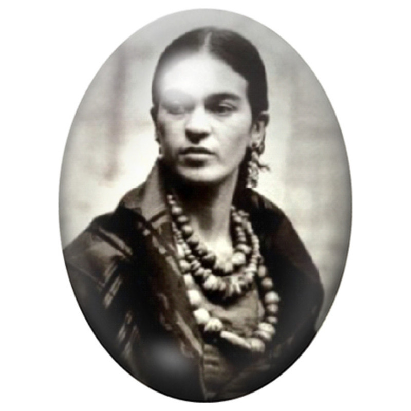 Cabochon en Verre Illustré Frida Kahlo en Photographie Ancienne 13x18, 18x25 ou 30x40mm