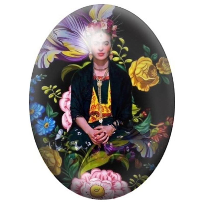 Cabochon en Verre Illustré Frida Kahlo Assise au Jardin Fleuri 13x18, 18x25 ou 30x40mm