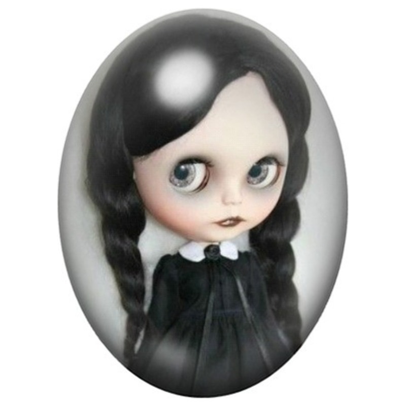 Cabochon en Verre Illustré Petite Poupée Mercredi aux Grands Yeux 13x18, 18x25 ou 30x40mm