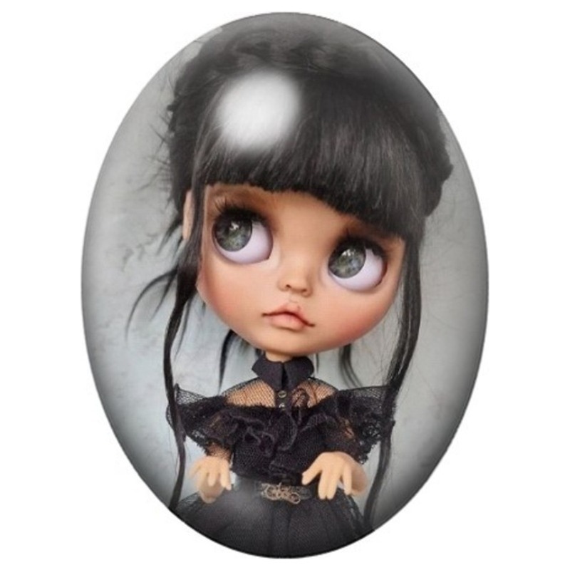 Cabochon en Verre Illustré Poupée Blythe Gothique Assise 13x18, 18x25 ou 30x40mm