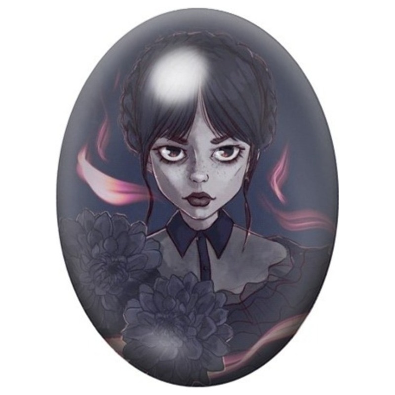 Cabochon en Verre Illustré Mercredi Addams aux Fleurs Sombres 13x18, 18x25 ou 30x40mm