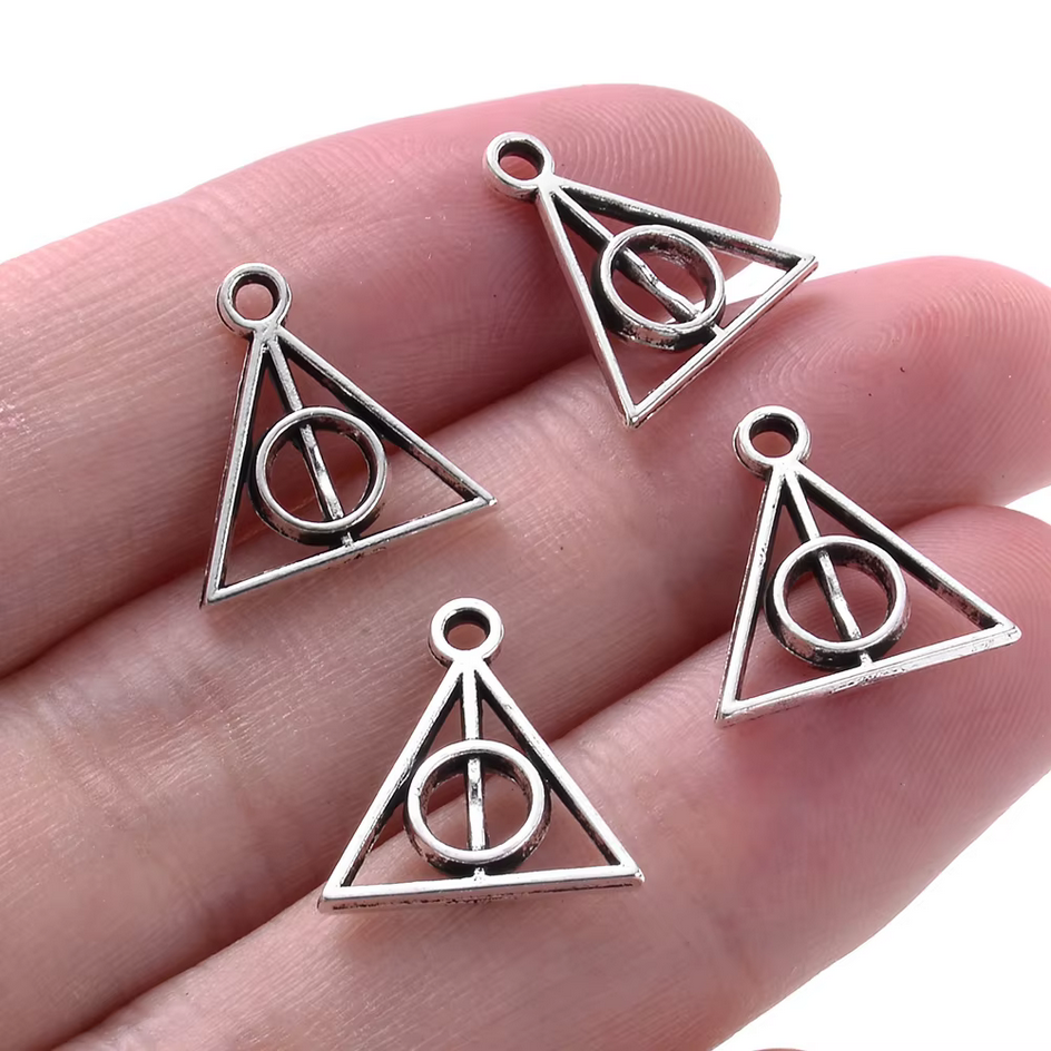 5 Breloques en Métal Argenté Les Reliques de la Mort 13x12mm