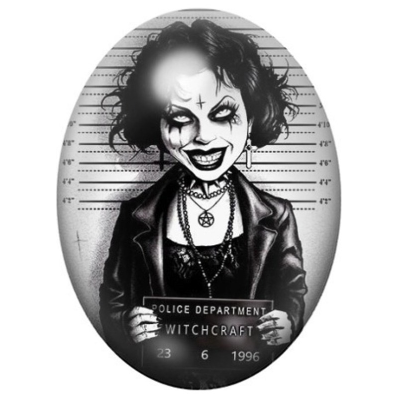 Cabochon en Verre Illustré Sorcière en Portrait Judiciaire 13x18, 18x25 ou 30x40mm