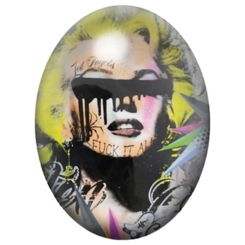 Cabochon en Verre Illustré Femme aux Yeux Masqués de Peinture Noire 13x18, 18x25 ou 30x40mm