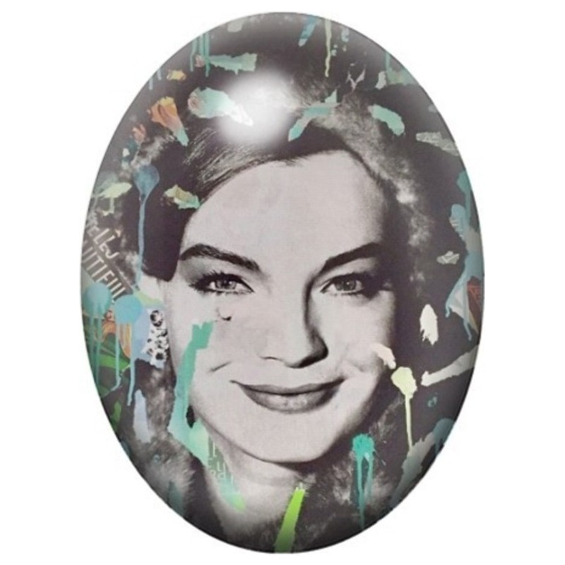 Cabochon en Verre Illustré Femme Souriante aux Éclats de Peinture 13x18, 18x25 ou 30x40mm