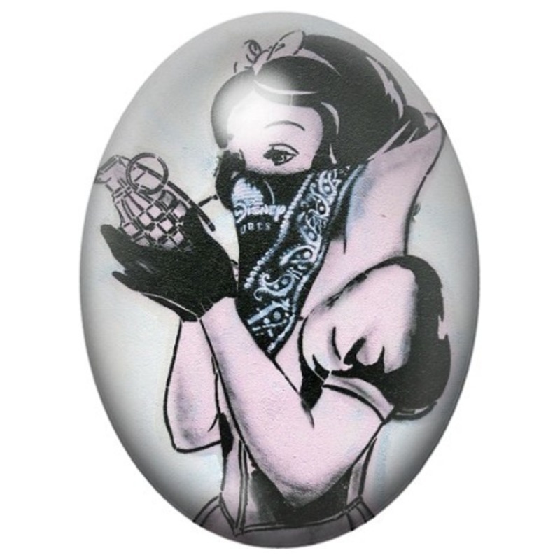 Cabochon en Verre Illustré Femme Masquée à la Bombe de Peinture 13x18, 18x25 ou 30x40mm