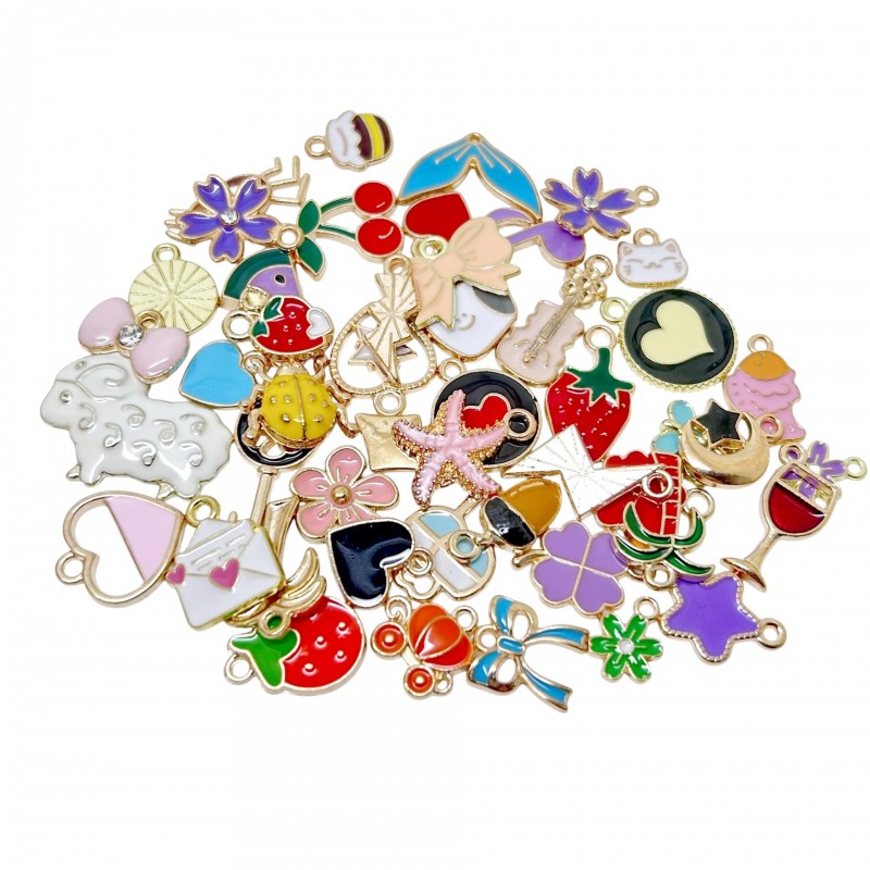 5 Breloques en Émail Métal Doré Motifs Aléatoires 9-22mm