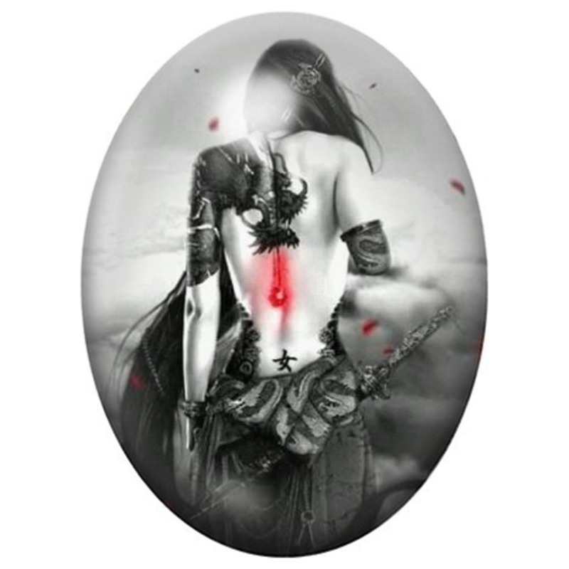 Cabochon en Verre Illustré Femme Gothique au Corset et Cœur Rouge 13x18, 18x25 ou 30x40mm