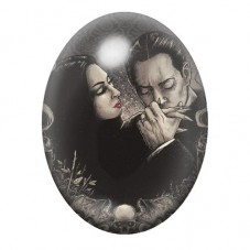 Cabochon en Verre Illustré Couple Gothique dans une Étreinte 13x18, 18x25 ou 30x40mm pour la création de bijoux fantaisie - DIY