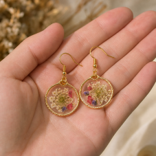 Boucles d’Oreilles Fleurs Séchées en Résine Métal Doré 37x21mm