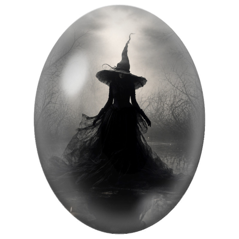 Cabochon en Verre Illustré Sorcière Noire dans la Brume 13x18, 18x25 ou 30x40mm