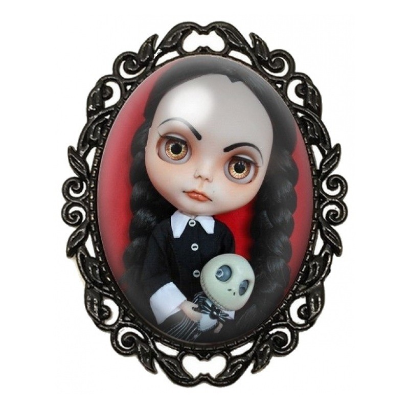 Broche Noire avec Cabochon en Verre Mercredi Gothique