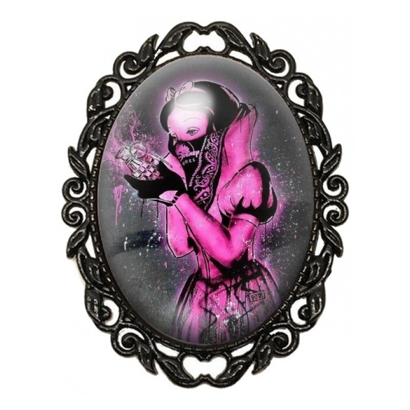 Broche Noire avec Cabochon en Verre Blanche-Neige Gothique