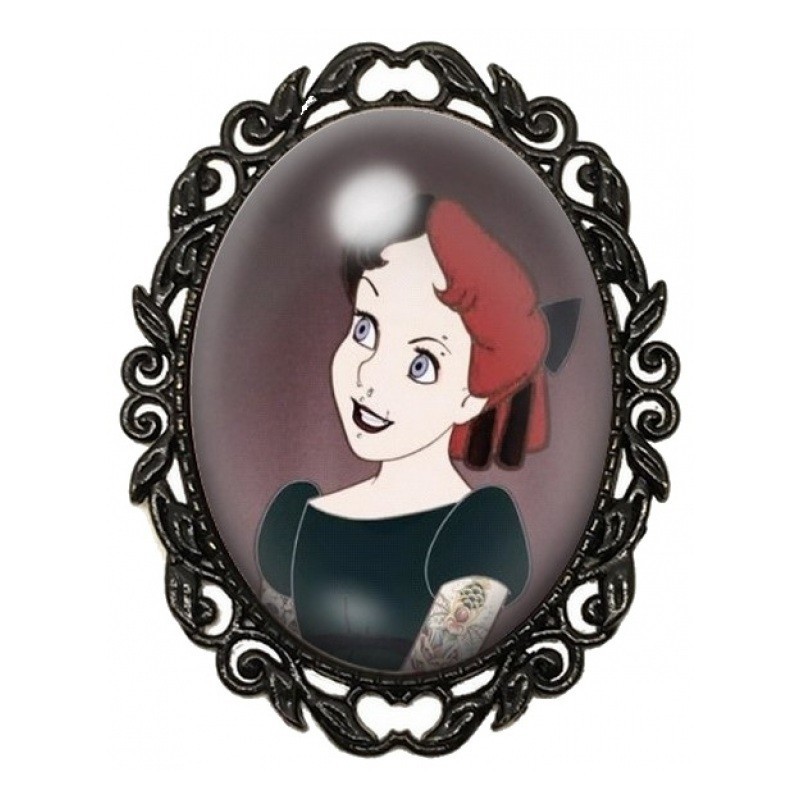 Broche Noire avec Cabochon en Verre Wendy Gothique Tatouée aux Cheveux Rouges