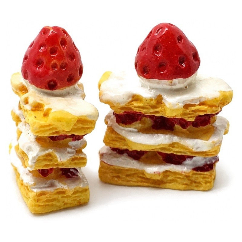 2 Cabochons Gâteau Millefeuille Fraise en Résine 20x26mm