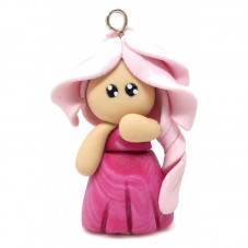 Breloque Chibi Poupée Rose en Fimo Fait-Main 30x20mm pour la Création de Bijoux Fantaisie - DIY