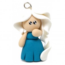 Breloque Chibi Poupée Bleue en Fimo Fait-Main 30x20mm pour la Création de Bijoux Fantaisie - DIY