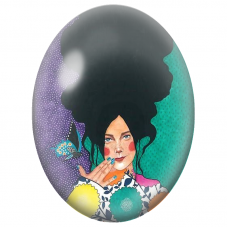 Cabochon en Verre Illustré Femme à la Haute Coiffure Noire et Papillon pour la Création de Bijoux Fantaisie - DIY