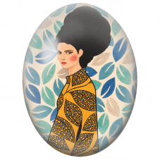 Cabochon en Verre Illustré Femme à la Haute Coiffure Noire et Robe Feuillage pour la Création de Bijoux Fantaisie - DIY
